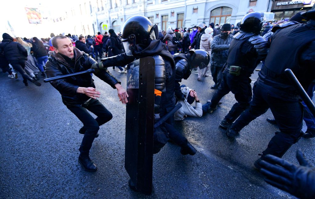 Proteste violente față de arestarea lui Navalnîi pe tot teritoriul Rusiei. Peste 2.500 de persoane au fost reținute - Imaginea 4