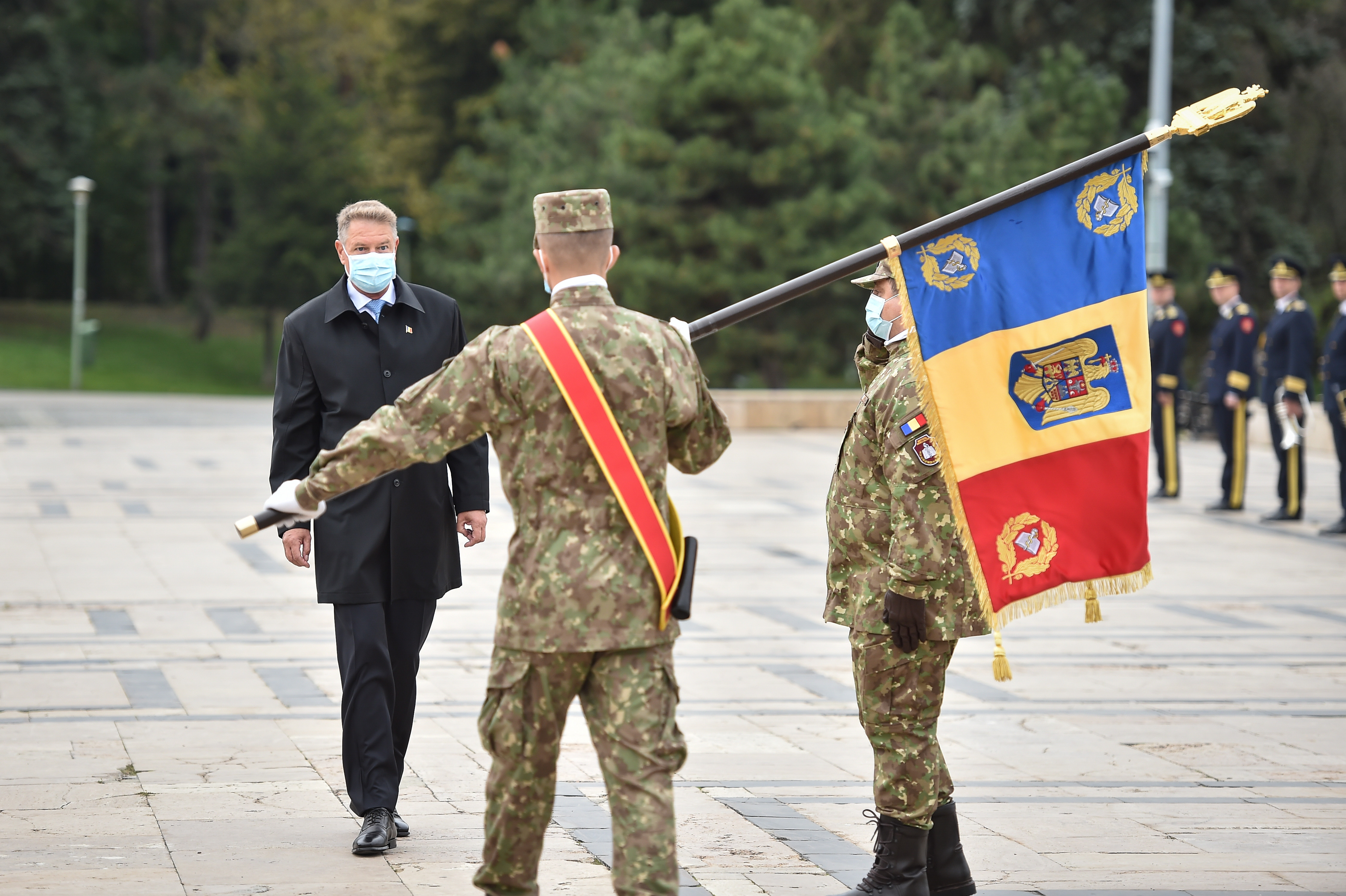 Președintele Iohannis: ”Drapelul României flutură alături de cele ale marilor naţiuni”