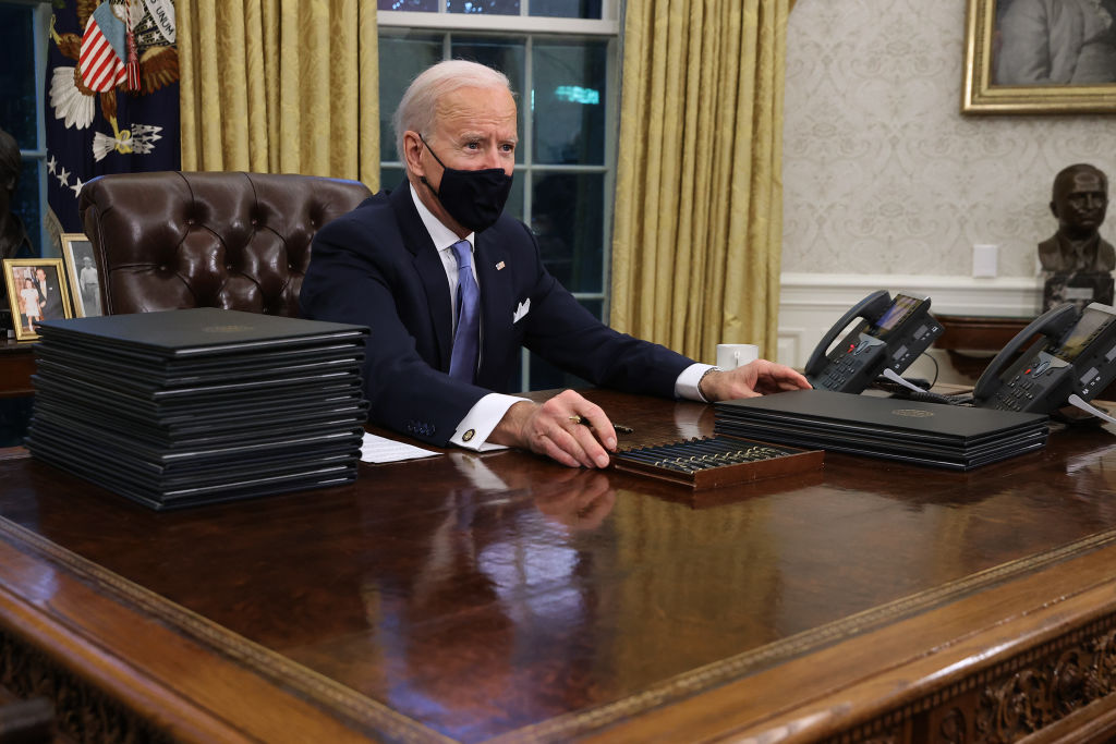 Butonul de pe biroul prezidențial, îndepărtat de Biden. Ce primea Trump când îl apăsa