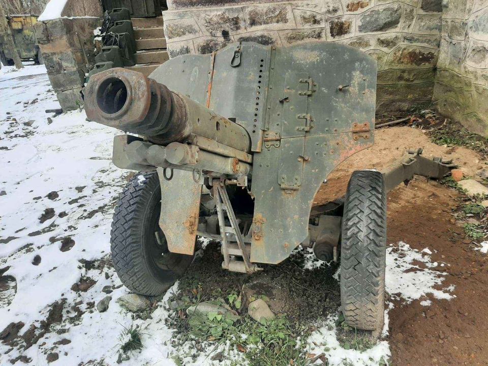 Un craiovean a vândut pe Facebook un tun din Al Doilea Război Mondial. Cât a cerut pe el GALERIE FOTO - Imaginea 4