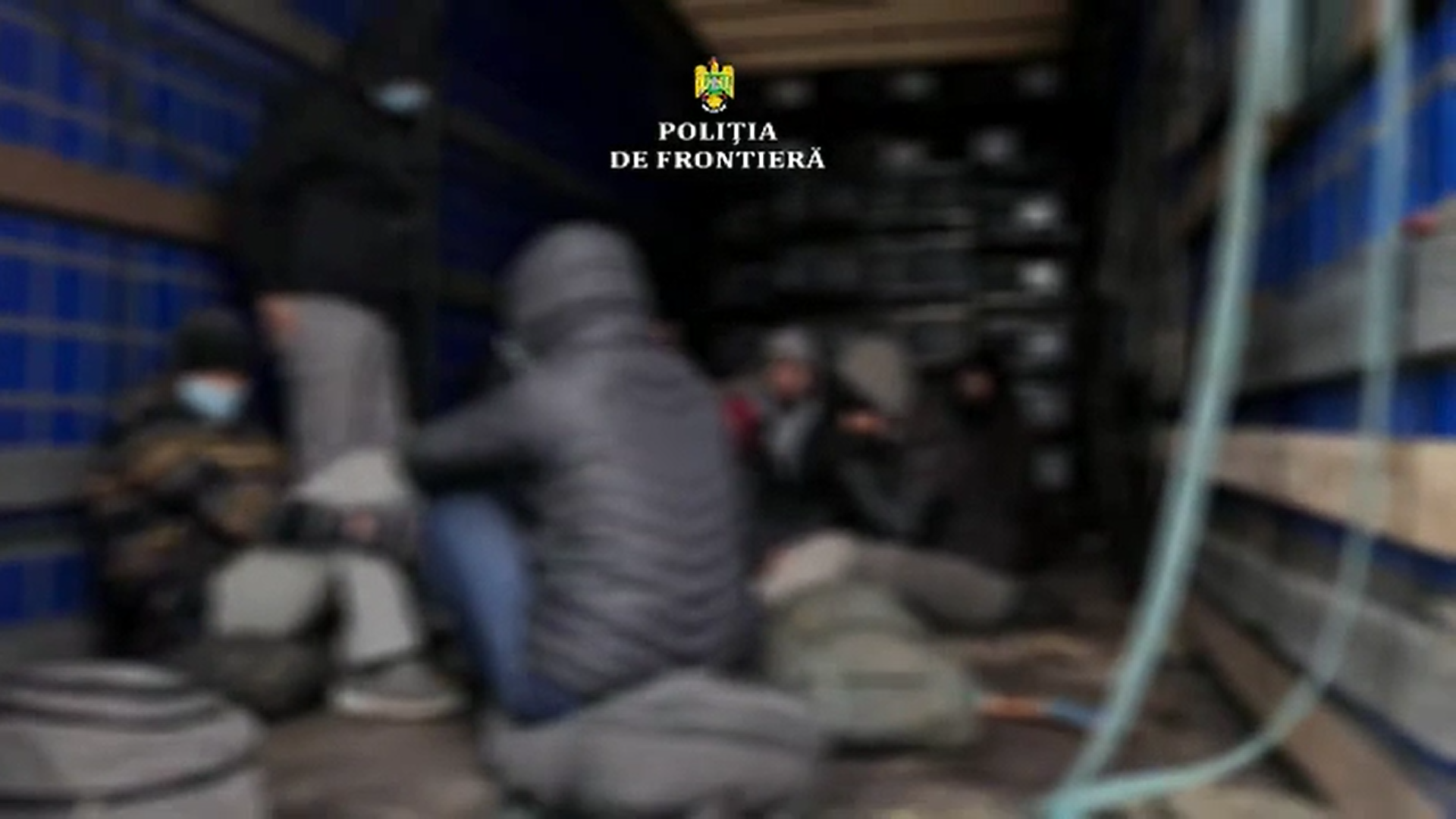 22 de refugiați au fost găsiți de polițiști români încercând să treacă ilegal graniţa cu Ungaria