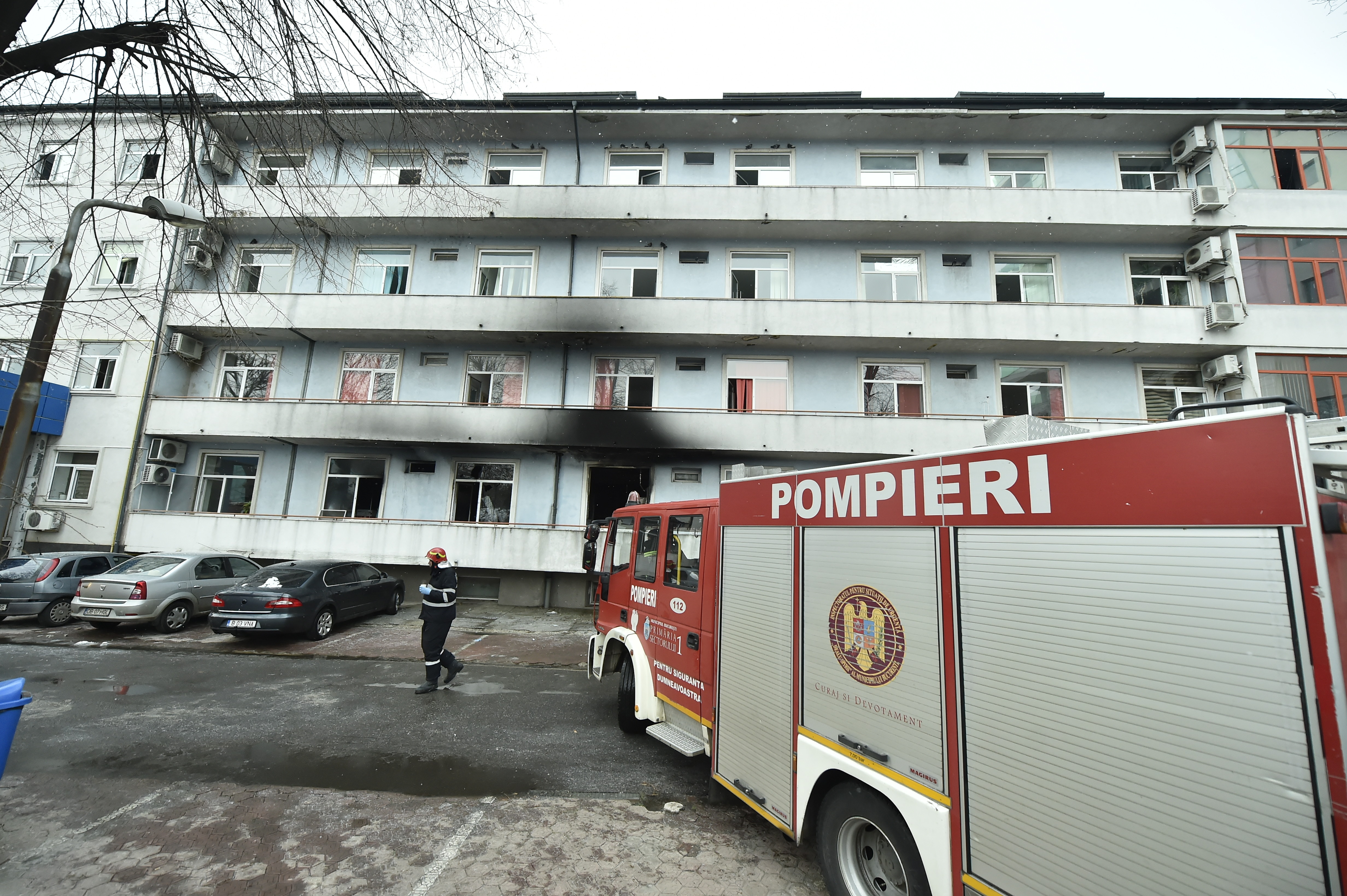 Primele imagini după incendiul de la Matei Balș. Corpul de control al prim-ministrului a început verificările