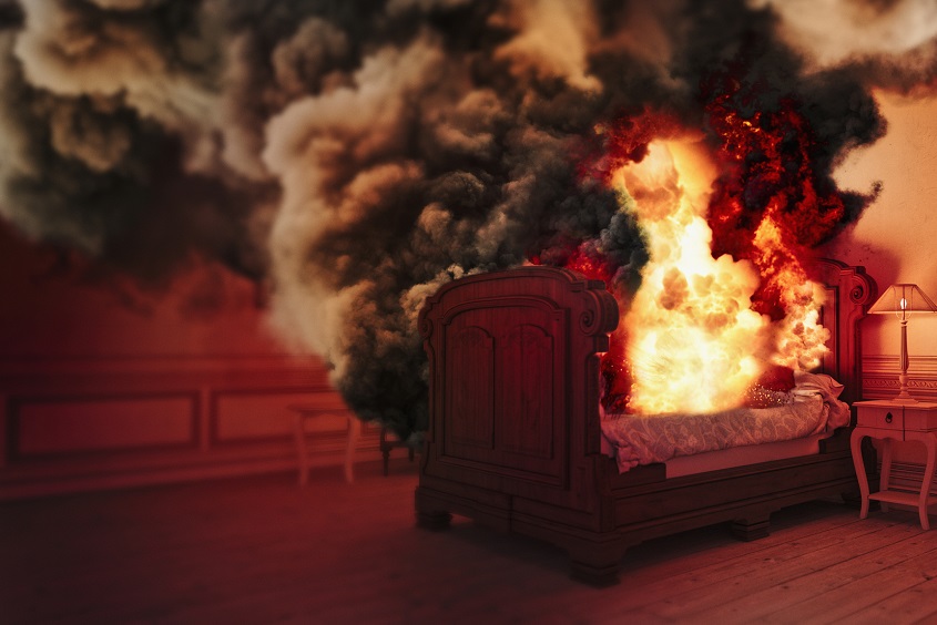 Neamţ: Un bătrân de 92 de ani a murit în noaptea de Revelion, după ce patul în care dormea a luat foc