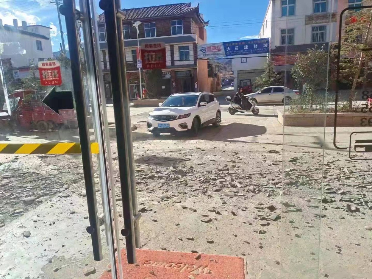 Cutremur puternic în sud-vestul Chinei. 22 de persoane au fost rănite. VIDEO