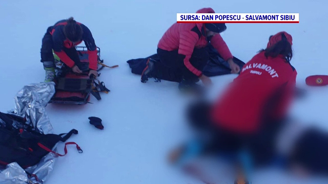 Turist mort în Făgăraș după ce a alunecat de pe munte. O alpinistă a fost rănită grav în Bucegi
