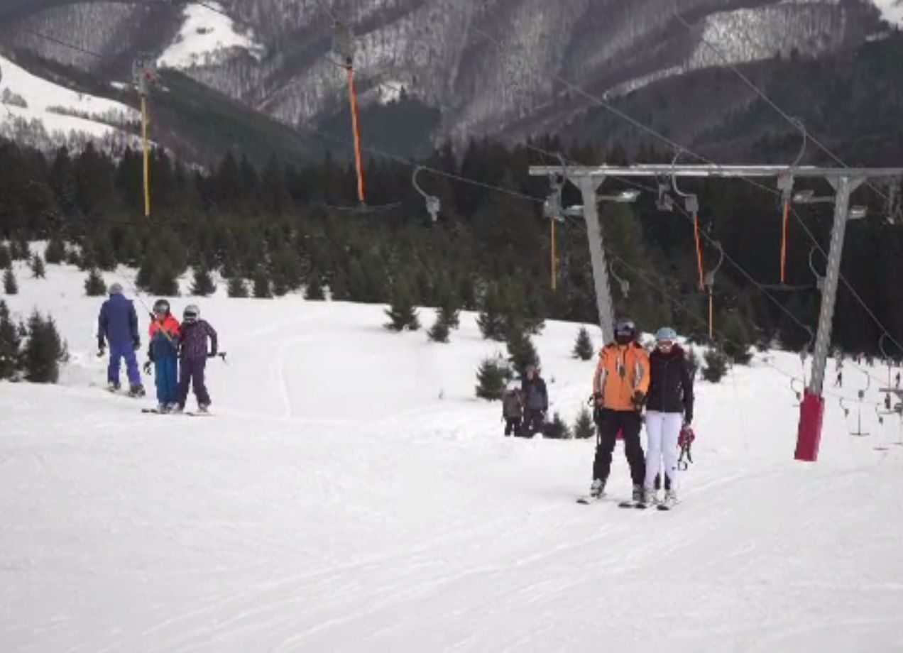 Cum a fost ultima zi din vacanța de Revelion, pe pârtiile de schi. Oamenii mari au redevenit copii, pentru o zi