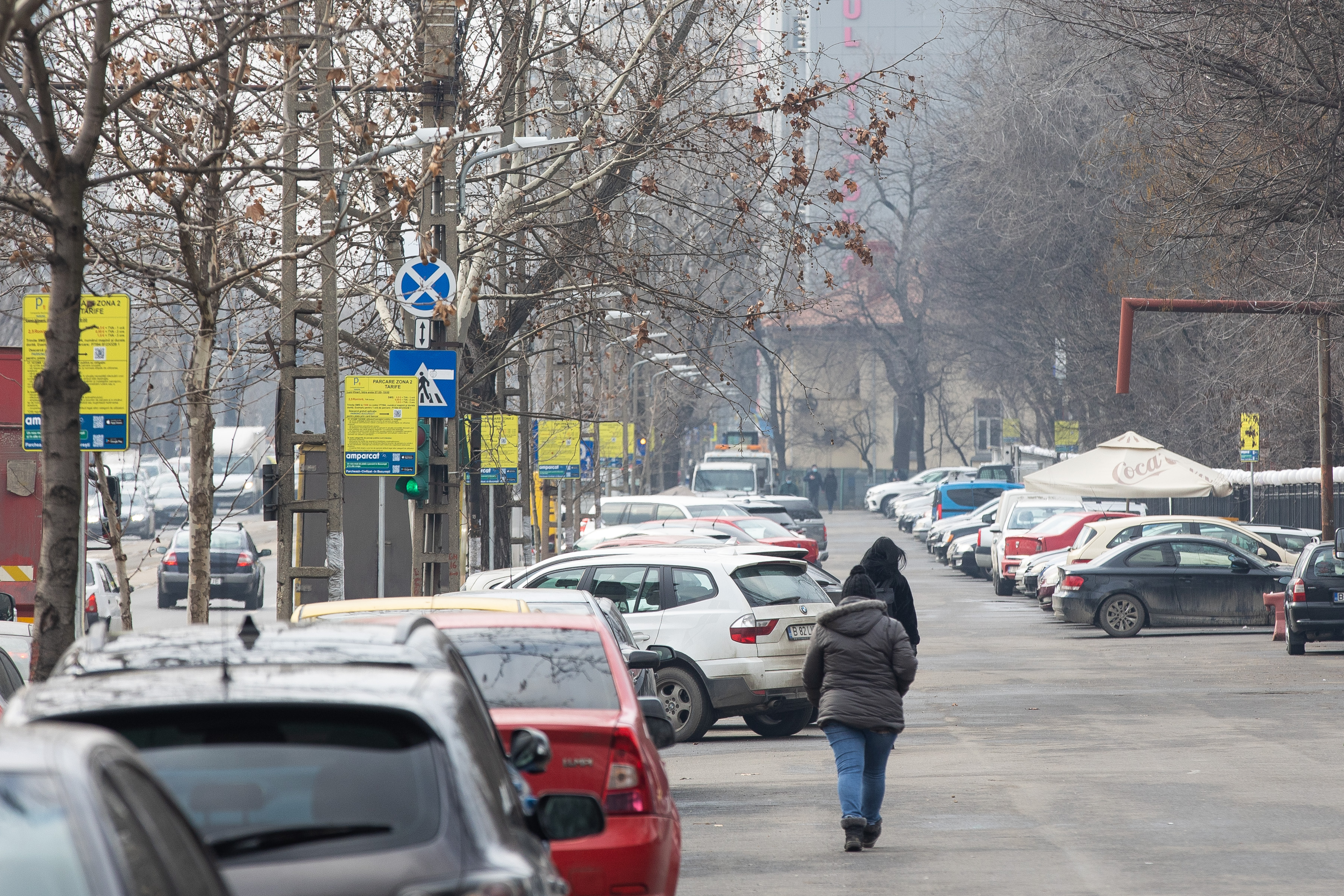 Parcarea în București s-a scumpit chiar și de șapte ori. Cât costă închirierea unui loc, la domiciliu
