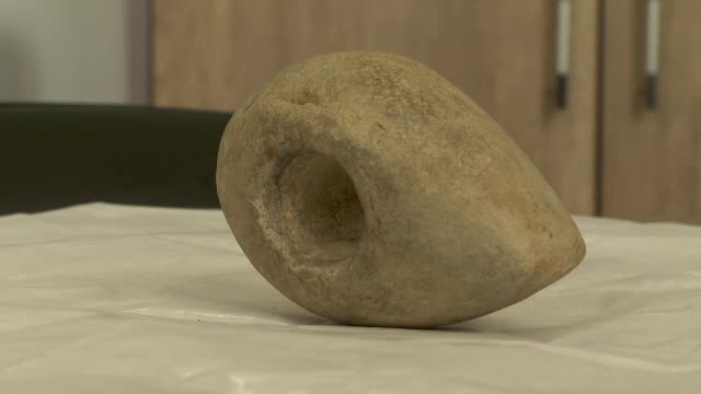 Un artefact vechi de 6000 de ani, descoperit în Buzău, scos ilegal la vânzare pe internet