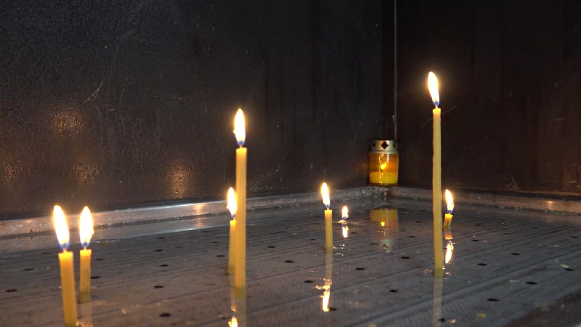 Lumânările de la bisericile ce aparțin de Arhiepiscopia Sucevei și Rădăuților s-au scumpit cu 50%