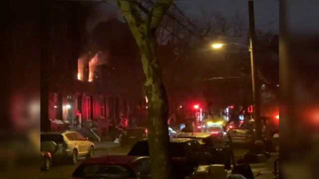 Un imobil a fost cuprins de flăcări în orașul Philadelphia. 13 persoane și-au pierdut viața