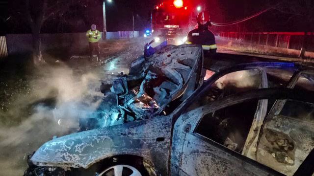 O tânără șoferiță din Galați a fost la un pas să ardă de vie în propria mașină