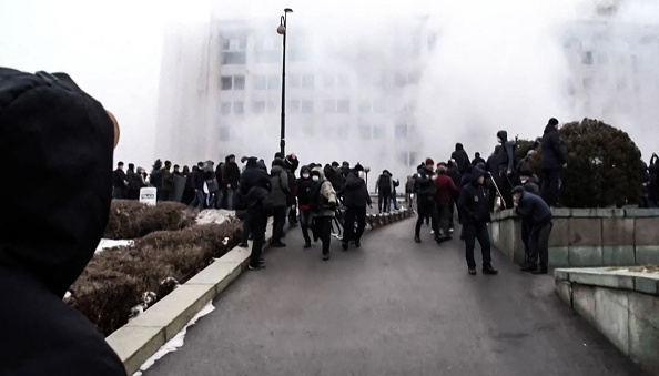 Haosul continuă în Kazahstan. Noi scene violente au avut loc în Almatî, cel mai important oraș kazah