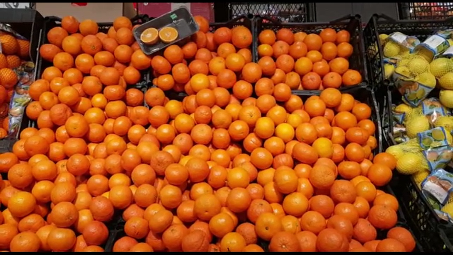 Cum a încercat un distribuitor să introducă în piața din România peste 12 tone de portocale cu pesticide