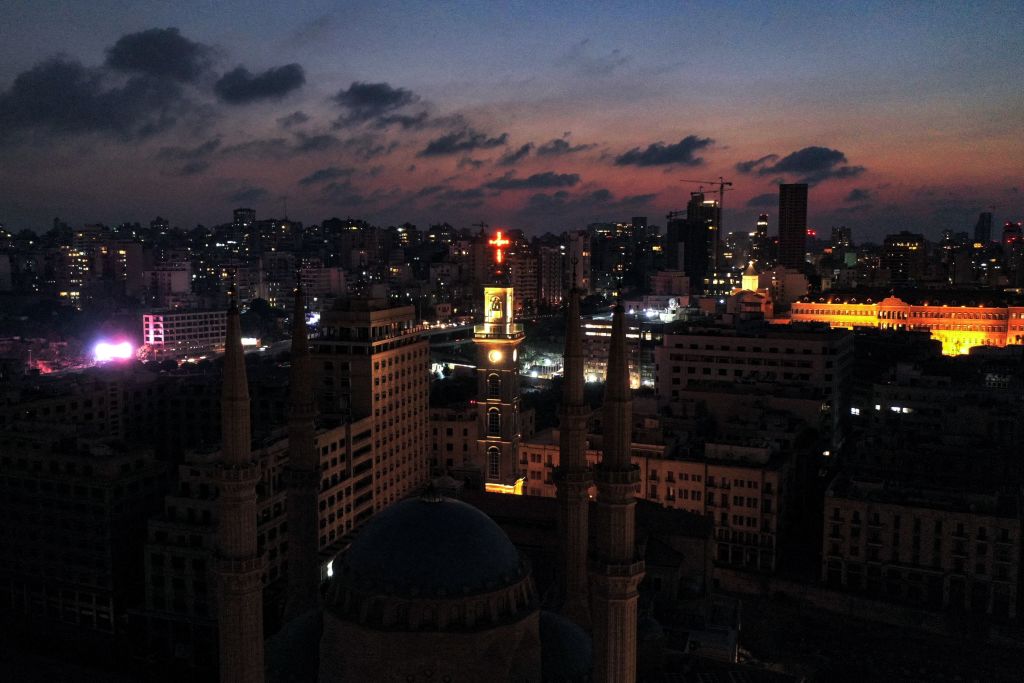Blackout în Liban. 20 de ore pe zi, electricitatea publică este tăiată. Oamenii folosesc generatoare