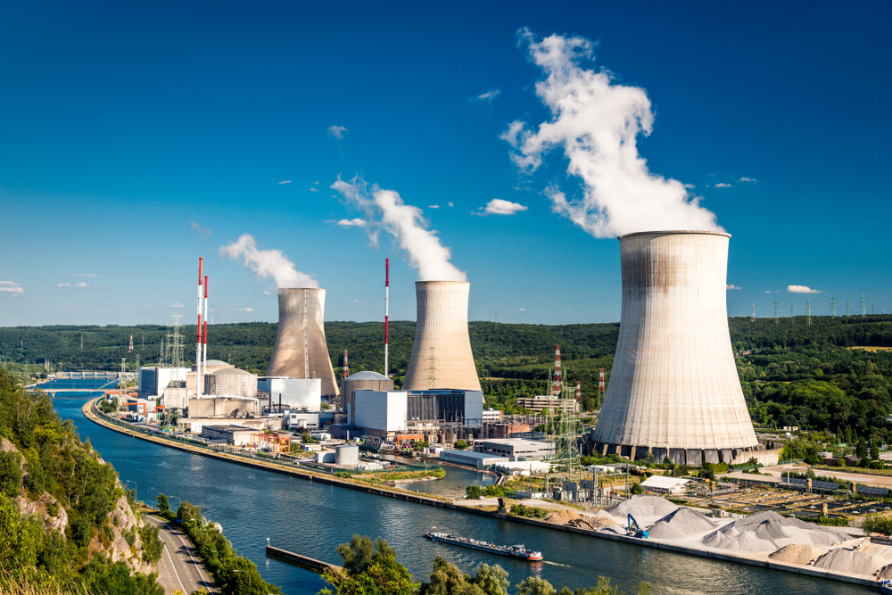Comisar european: UE va trebui să investească 500 de miliarde de euro în noi centrale nucleare până în 2050