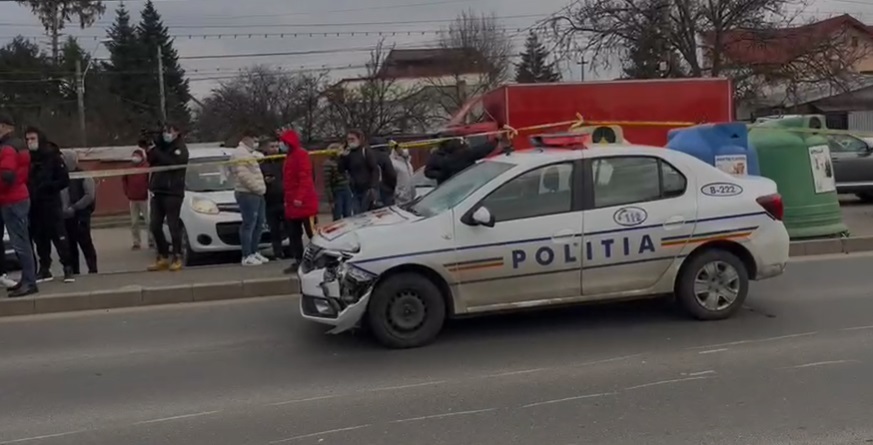 O mașină de poliție a lovit două fetițe care traversau strada, în Capitală. Una a murit. FOTO și VIDEO - Imaginea 3