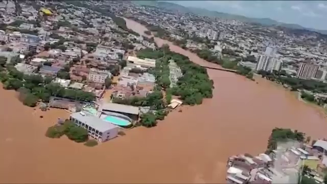 VIDEO Inundații în sud-estul Braziliei. Plouă torențial de câteva zile, iar cel puțin 25 de oameni au murit