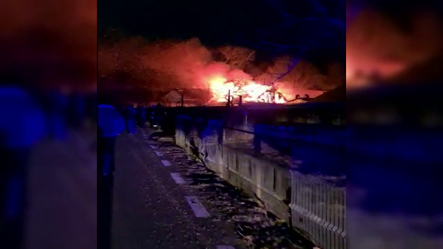 Casă distrusă de flăcări în Neamț, de la o lumânare nesupravegheată