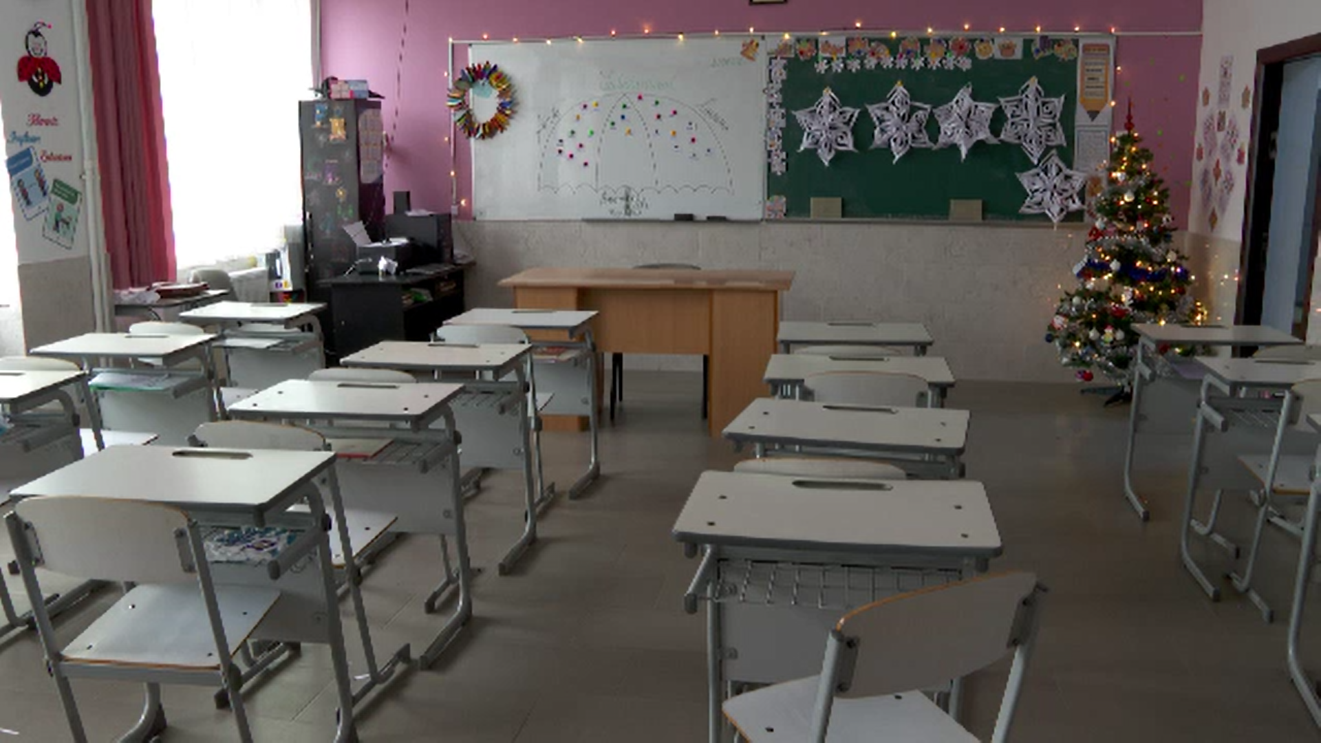 Mai multe unități de învățământ din Bucureşti primesc căldură sub parametri. Temperatura în clase nu depășește 18 grade