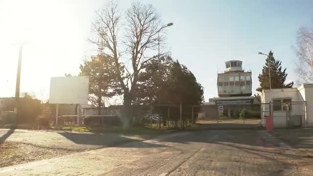 Aeroportul din Tulcea, extrem de puțin folosit. A fost modernizat cu 12 milioane de euro