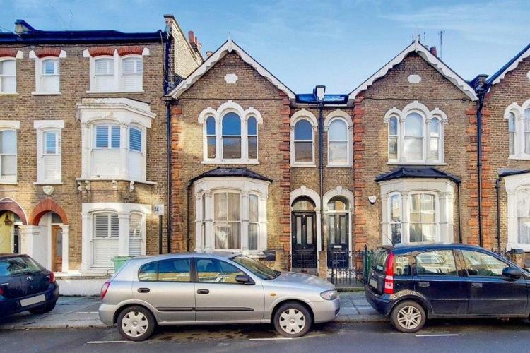 FOTO. Casa de 1 milion de lire scoasă spre vânzare la Londra. Posibilii cumpărători vor fi uimiți când vor intra înăuntru