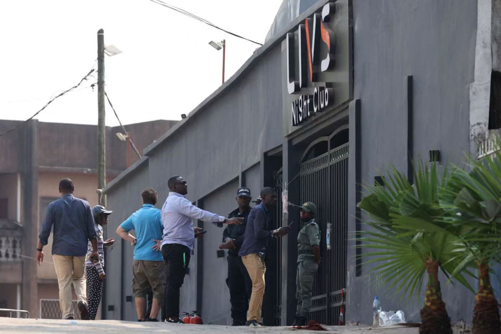 16 oameni au murit în urma unui incendiu dintr-un club din Camerun