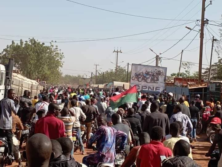 Lovitură de stat în Burkina Faso. Președintele, arestat și deținut de către militari