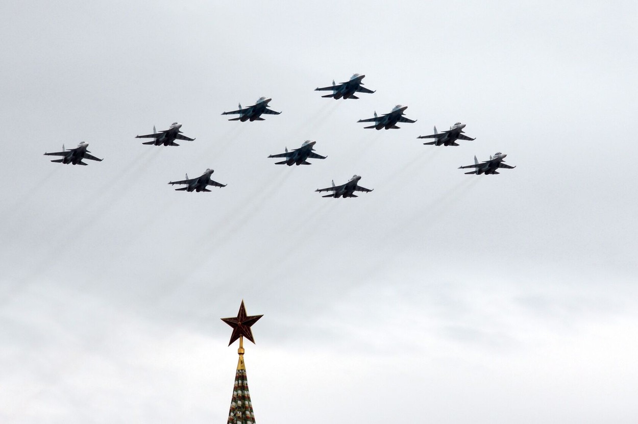 Rusia continuă să transfere avioane de luptă în Belarus. SUA promite o ripostă 