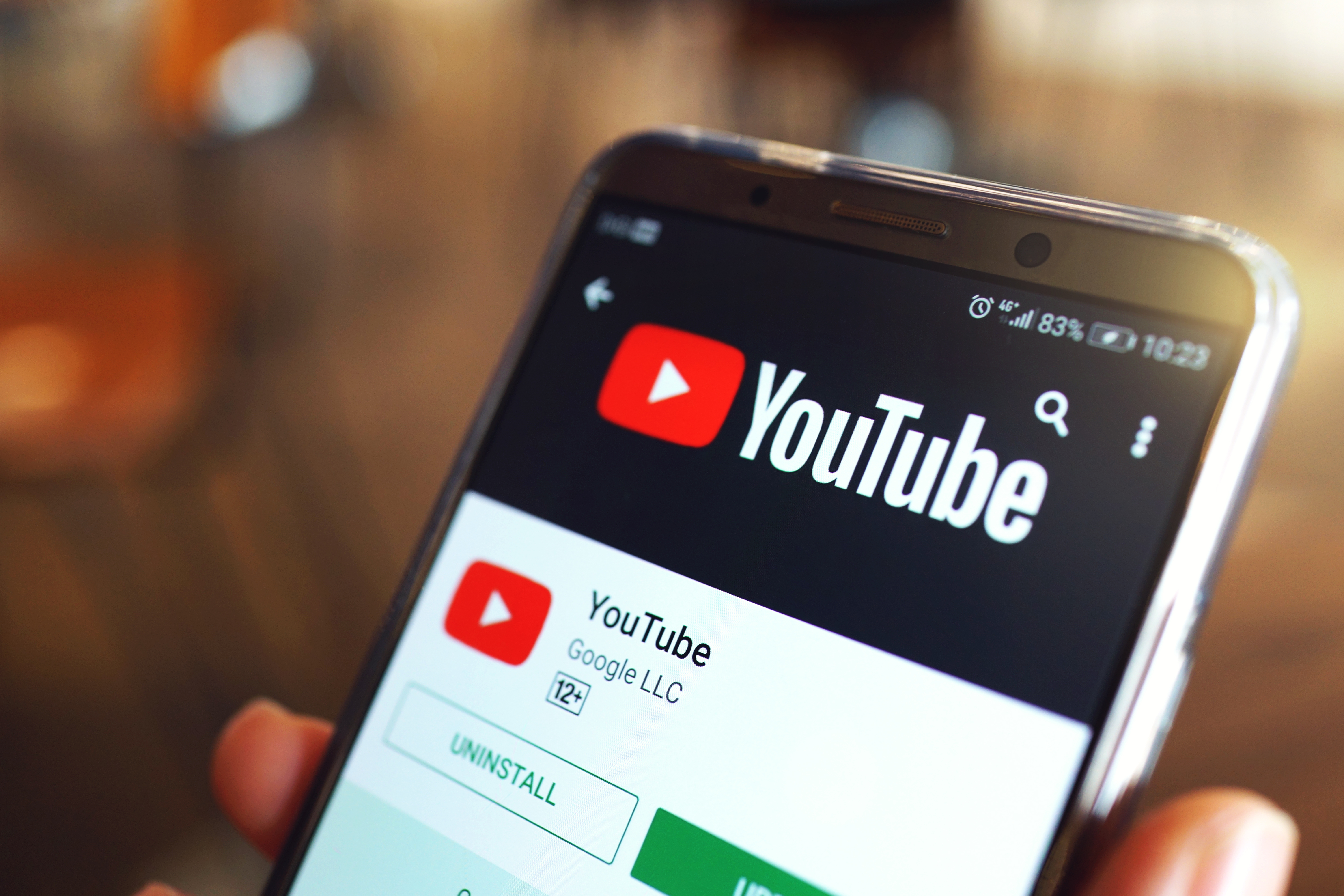 YouTube a suspendat sâmbătă capacitatea RT şi a altor canale ruseşti de a obţine venituri pe platforma sa