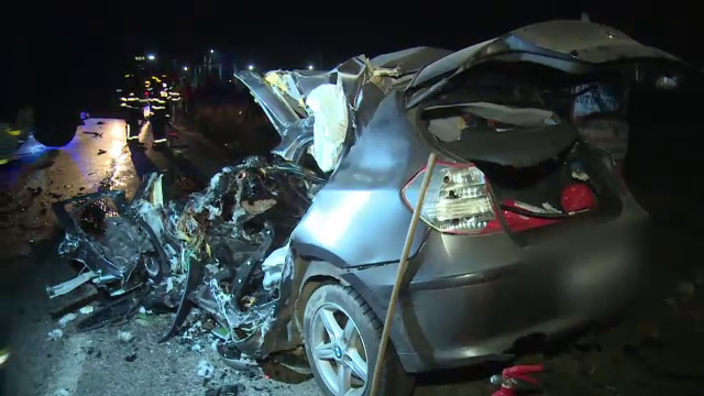 „A vrut să se sinucidă”. Un șofer de 19 ani a stins farurile și a intrat cu BMW-ul într-un TIR