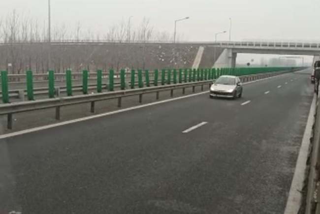 Șoferiță din Arad, amendată și lăsată fără permis după a circulat pe contrasens pe autostrada Arad-Nădlac