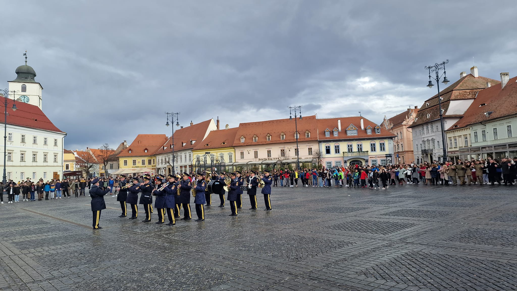 Autoritățile din Sibiu au sărbătorit Mica Unire mai devreme. PSD: Acum sunt plecați în minivacanță. GALERIE FOTO - Imaginea 6