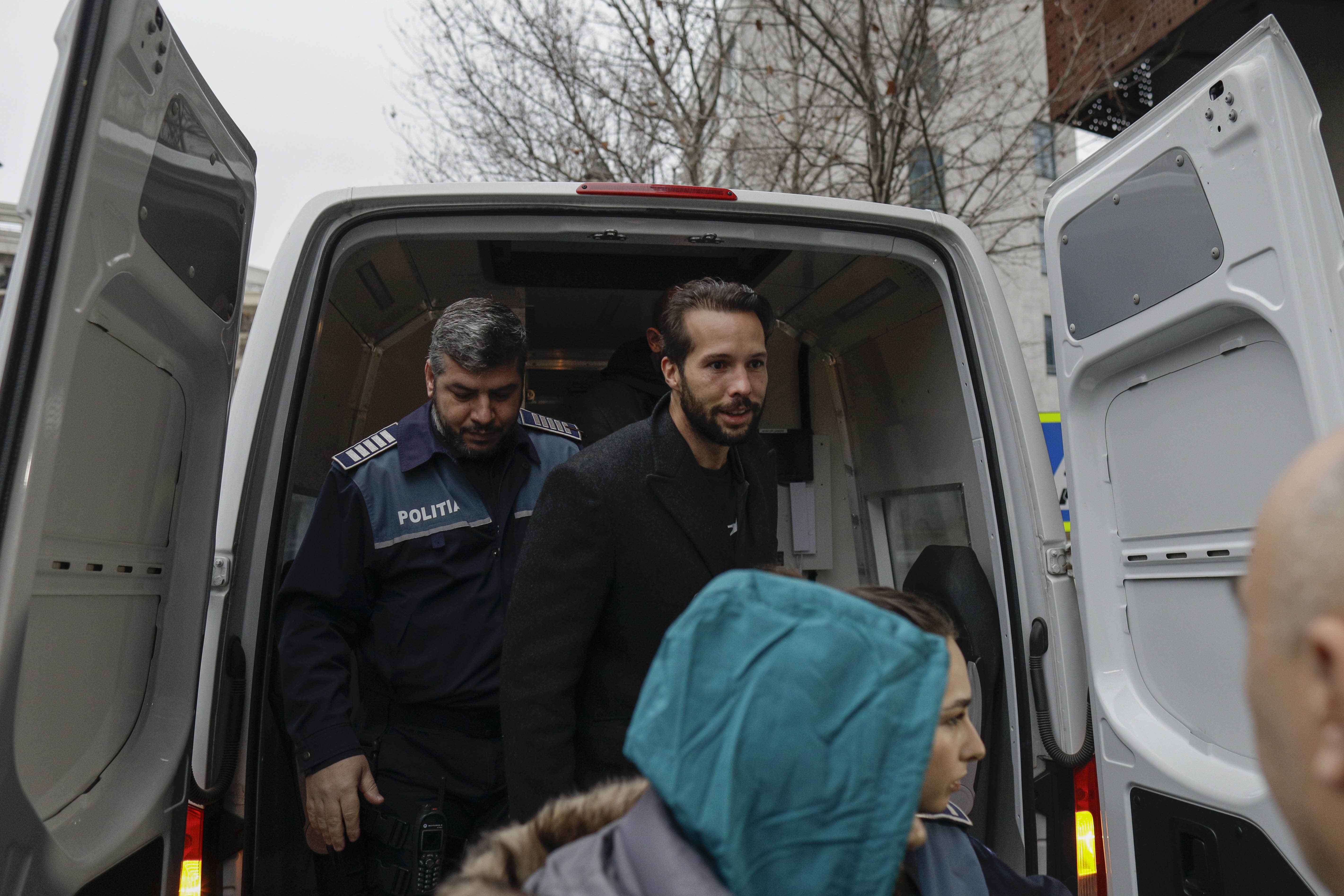 Fraţii Tate, din nou la sediul DIICOT. Susțin că sunt persecutaţi pentru că sunt bogaţi și nu există probe - Imaginea 2