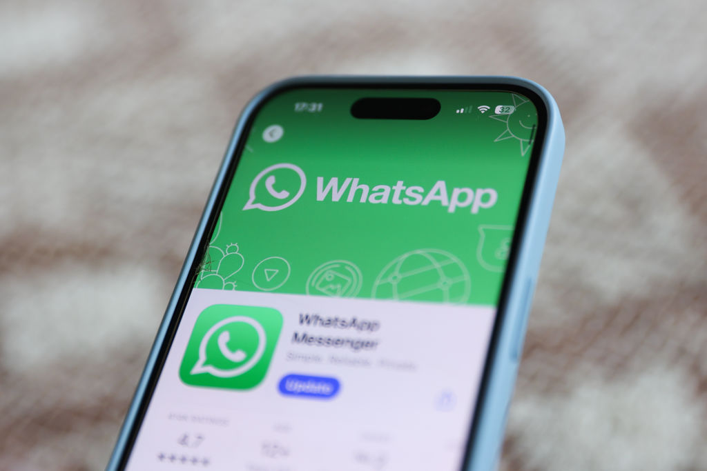 WhatsApp nu va mai funcționa pe aceste telefoane, din februarie. Milioane de utilizatori de iPhone și Samsung vor fi afectați