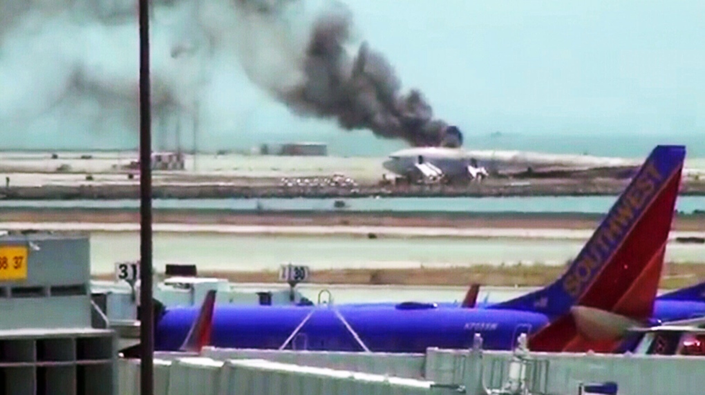 Un Boeing 777 s-a prabusit la aterizare si a luat foc in San Francisco. 2 persoane au murit. VIDEO - Imaginea 6
