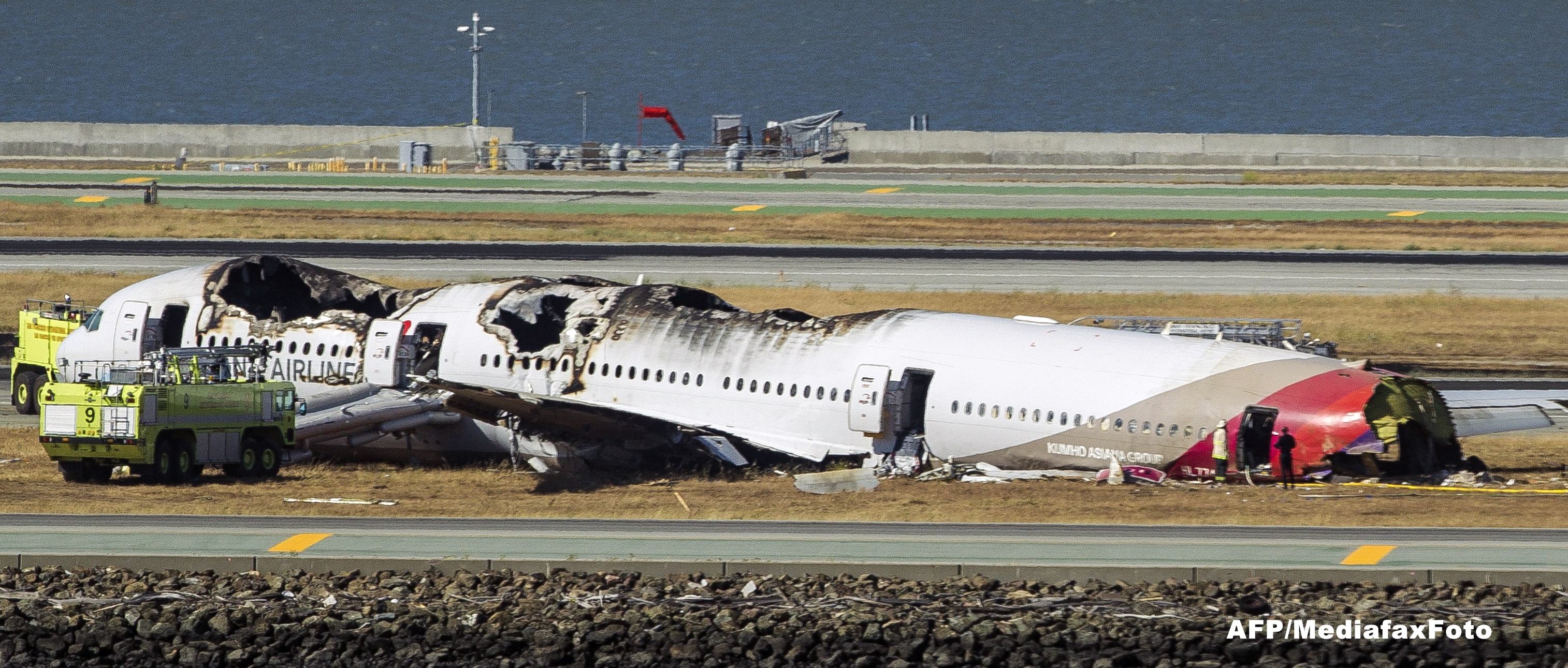 Un Boeing 777 s-a prabusit la aterizare si a luat foc in San Francisco. 2 persoane au murit. VIDEO - Imaginea 9