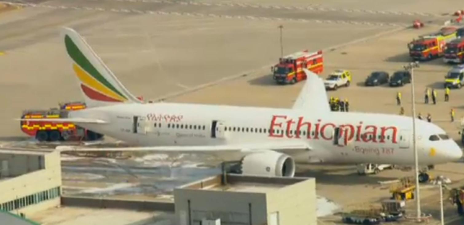 Aeroportul Heathrow din Londra, inchis dupa ce un avion a luat foc. Incident similar in Manchester