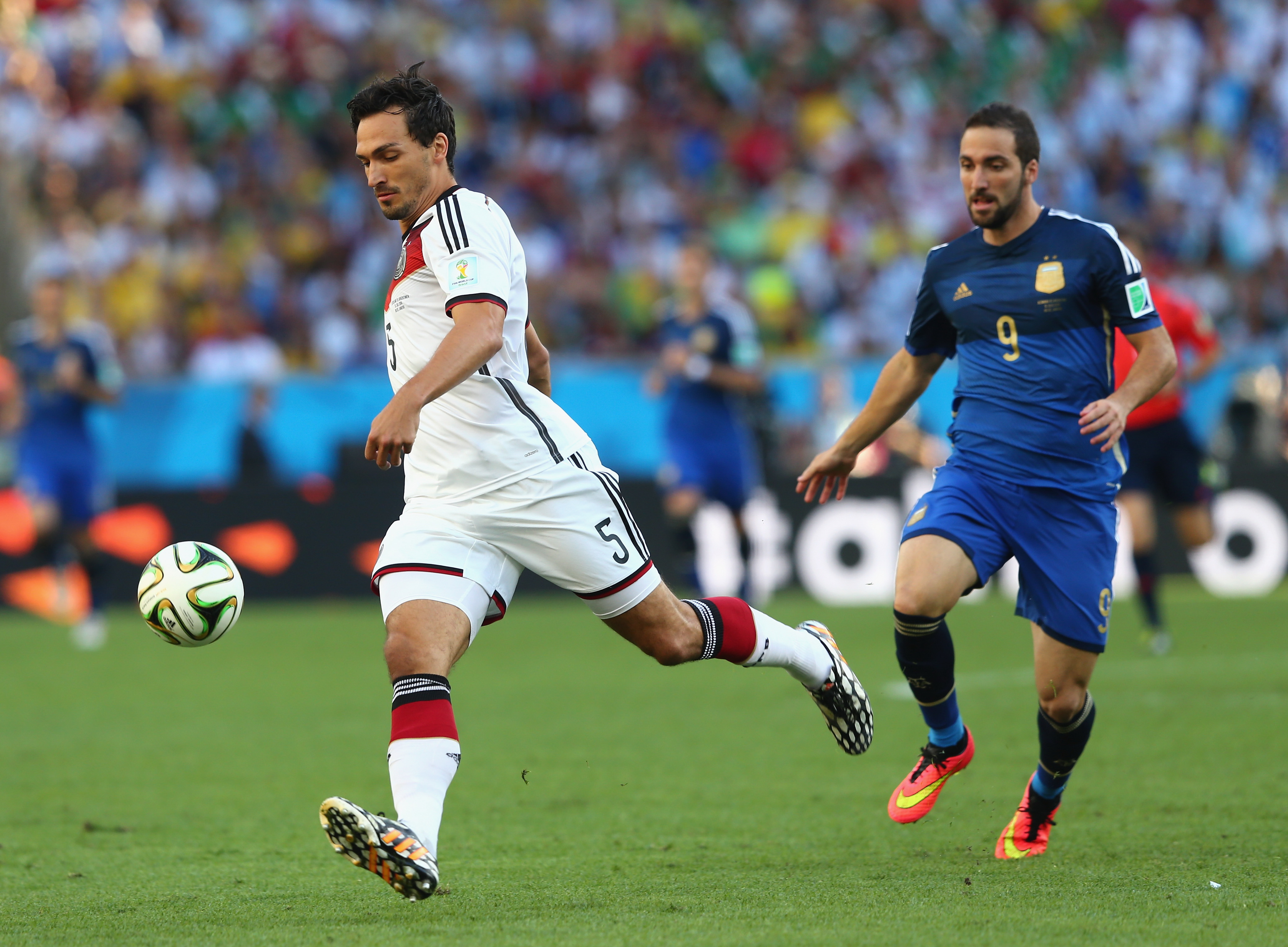 CAMPIONATUL MONDIAL DE FOTBAL 2014. Germania a invins Argentina cu 1 la 0. Mario Goetze i-a adus tarii sale al patrulea titlu - Imaginea 4