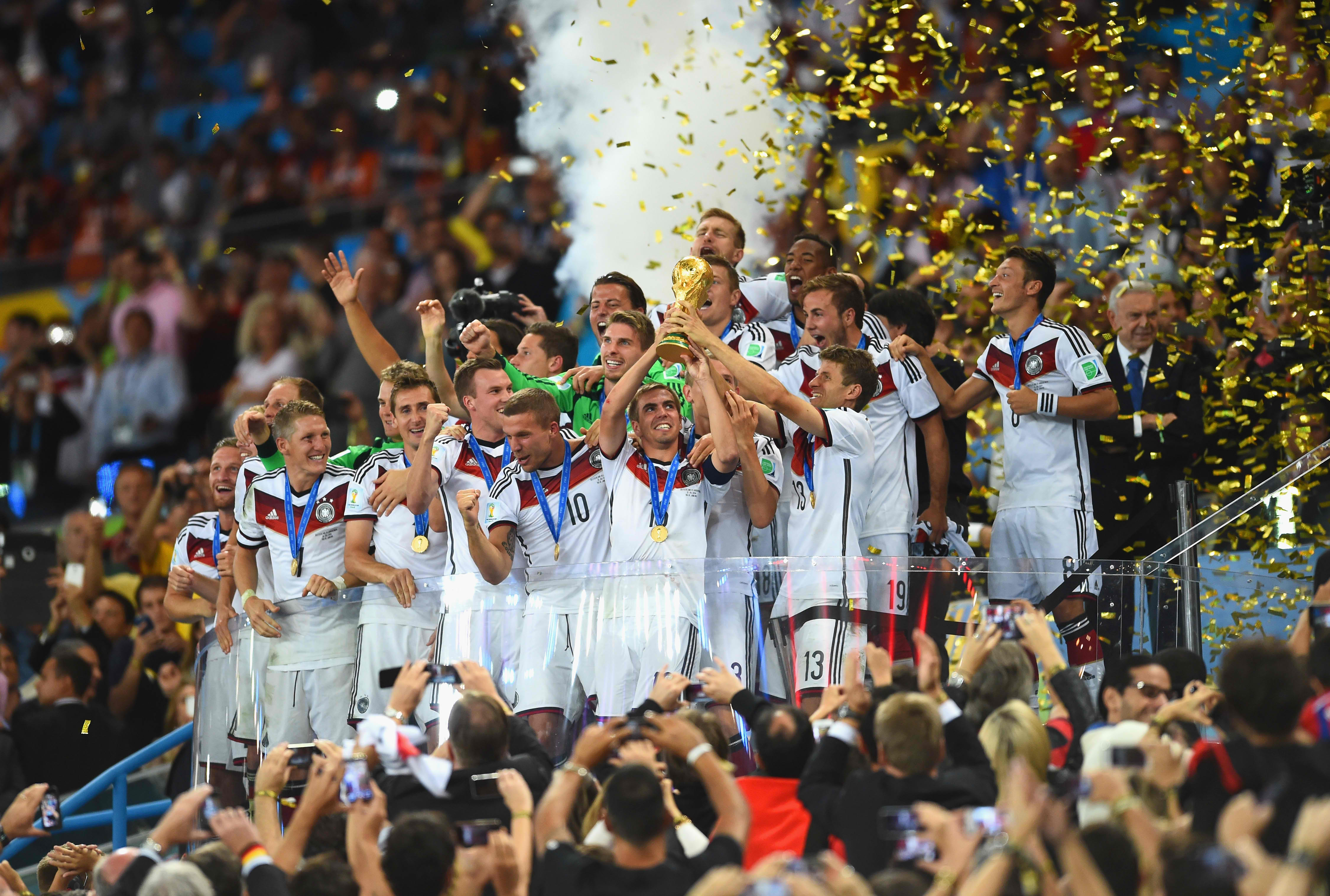 CAMPIONATUL MONDIAL DE FOTBAL 2014. Germania a invins Argentina cu 1 la 0. Mario Goetze i-a adus tarii sale al patrulea titlu - Imaginea 11
