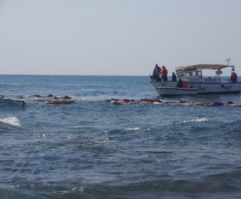 O noua tragedie in Marea Egee. Trei barci s-au scufundat, iar cel putin 44 de imigranti au murit