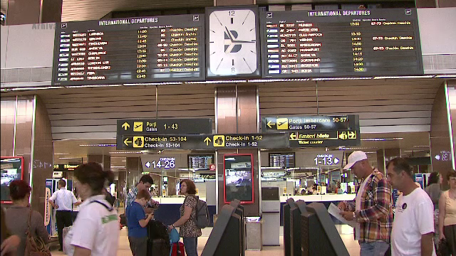 Controlorii de trafic aerian ai ROMATSA intra in greva de avertisment vineri. Zborurile vor fi afectate