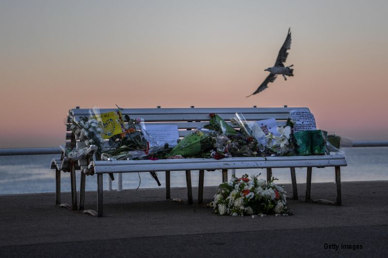 Suferinta barbatului care si-a pierdut aproape toata familia in atentatul de la Nisa: 
