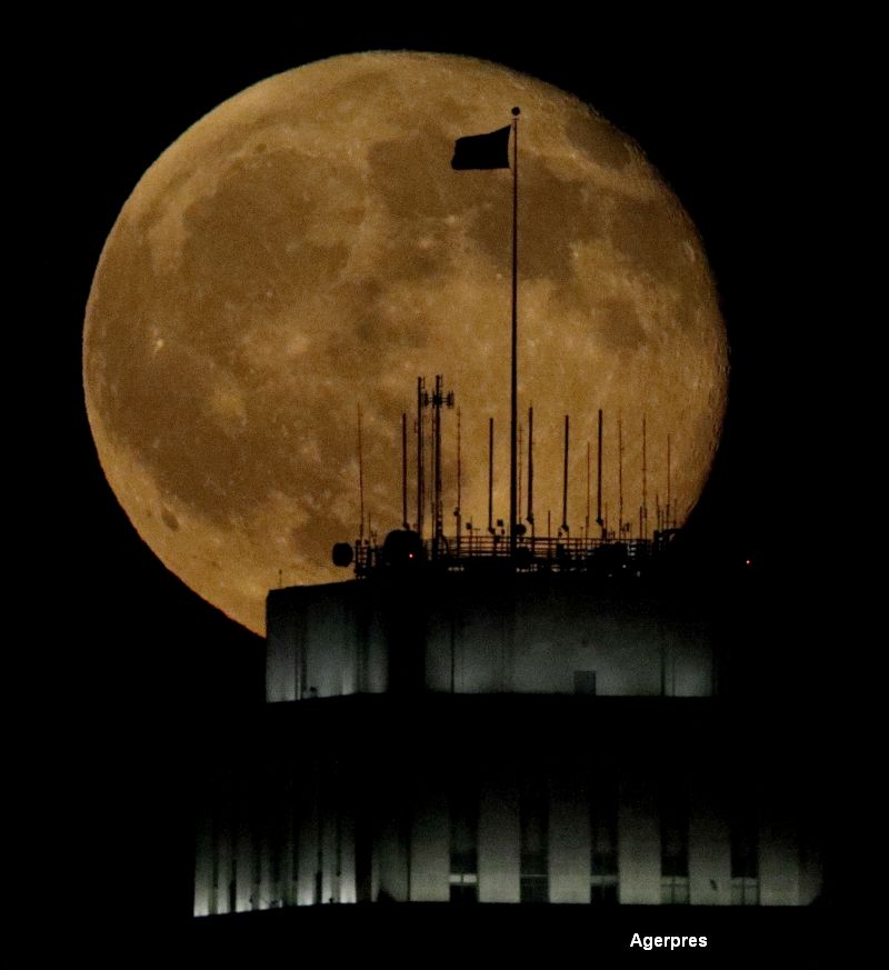 Luna plina: imagine surprinsa in Kansas City, SUA