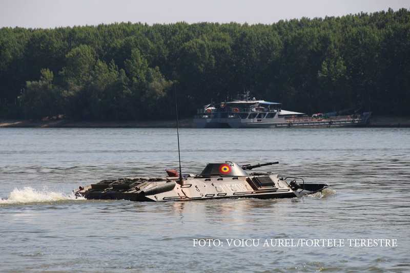 Un TAB s-a scufundat in Dunare in timpul exercitiului Saber Guardian. Ce s-a intamplat cu militarii din transportor