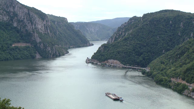 Cum au reusit vecinii sarbi sa transforme malul Dunarii intr-o destinatie de vacanta de vis. Unde greseste Romania