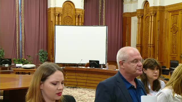 Jurnaliștii au refuzat să îl asculte pe deputatul PSD Eugen Nicolicea. VIDEO