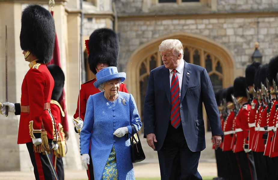 Nouă gafă a lui Trump. Ce a dezvăluit din discuţia cu regina Marii Britanii