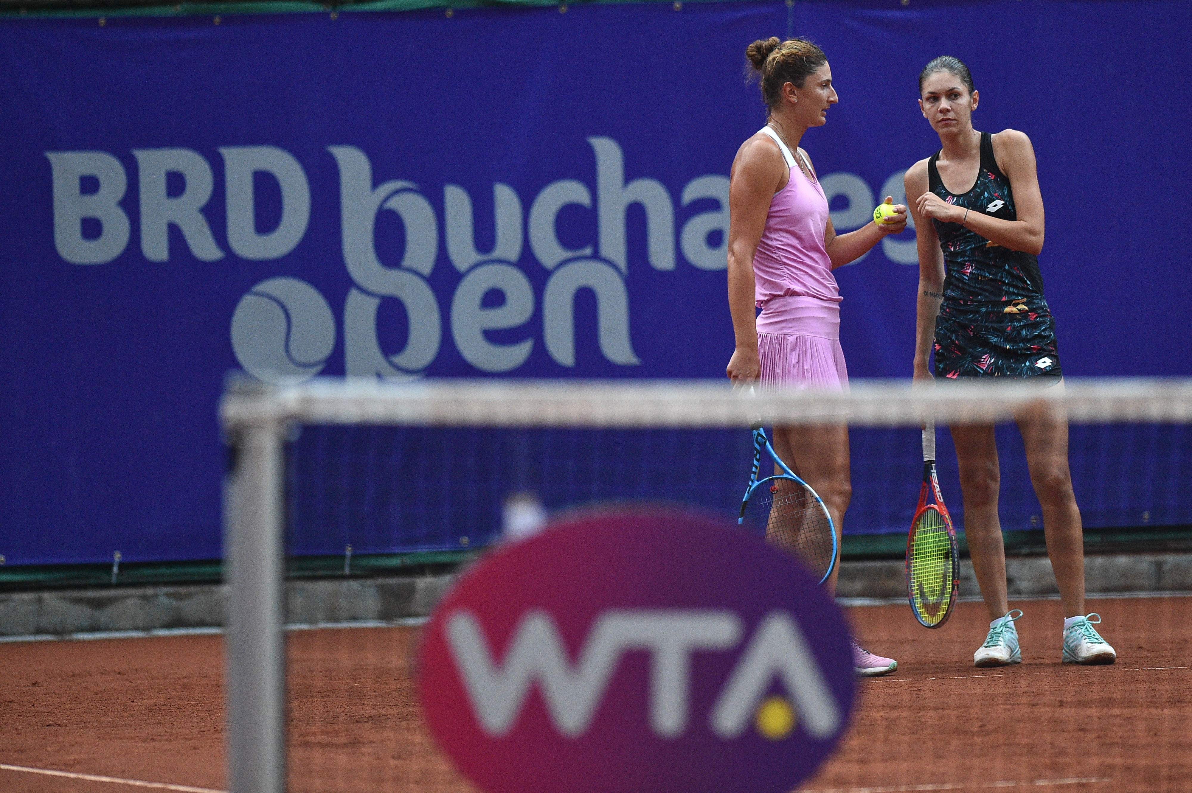 Irina Begu și Andreea Mitu s-au calificat în finala probei de dublu la BRD Bucharest Open