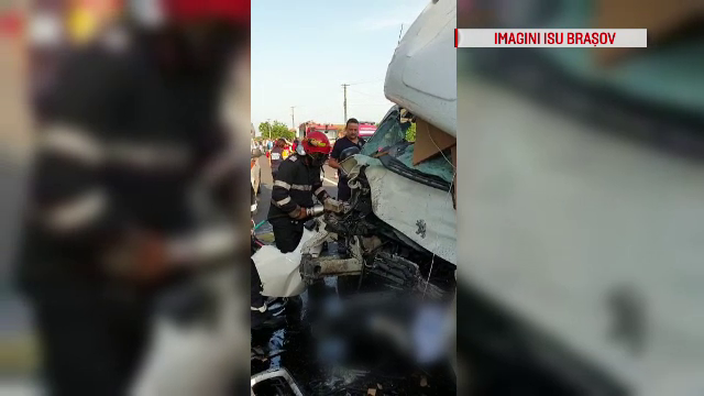 Ciocnire între o utilitară şi un camion, pe o şosea din Braşov. Unul dintre şoferi a murit