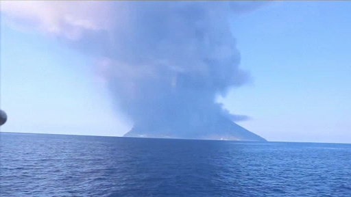 A erupt vulcanul Stromboli, din Italia. Motivul pentru care un turist a murit. VIDEO